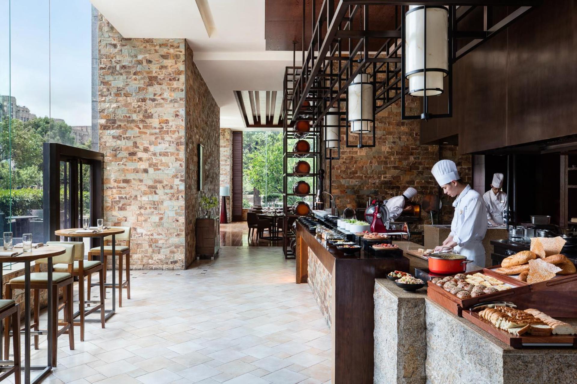 Shanghai Marriott Hotel Pudong East - Only A 30 Minute Drive From Disney Buitenkant foto