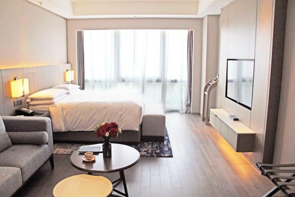 Shanghai Marriott Hotel Pudong East - Only A 30 Minute Drive From Disney Buitenkant foto